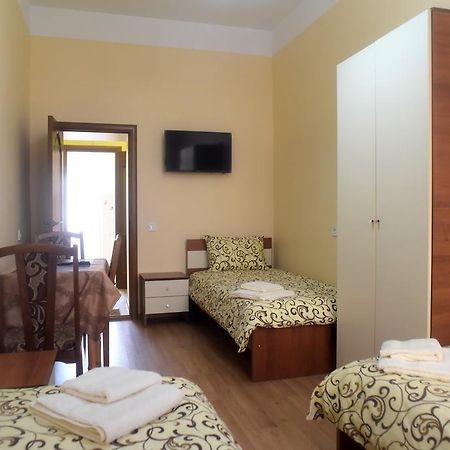 Apartment On Voloshyna Lviv Ngoại thất bức ảnh
