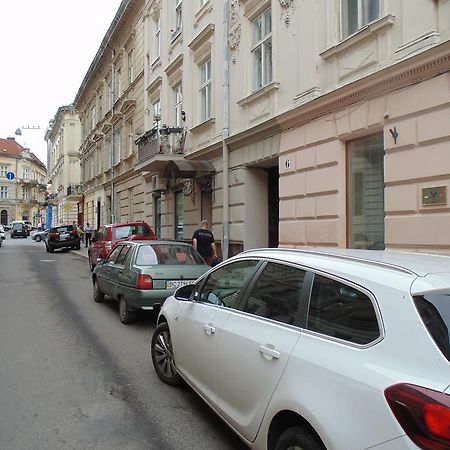 Apartment On Voloshyna Lviv Ngoại thất bức ảnh