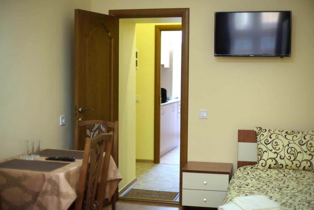 Apartment On Voloshyna Lviv Ngoại thất bức ảnh
