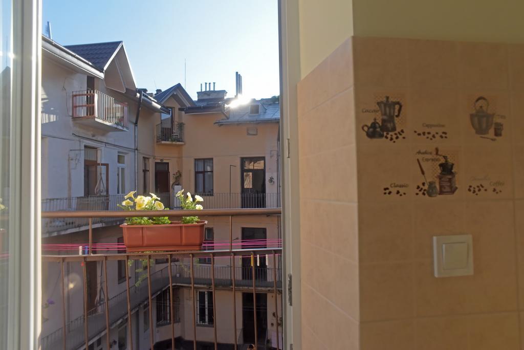 Apartment On Voloshyna Lviv Ngoại thất bức ảnh