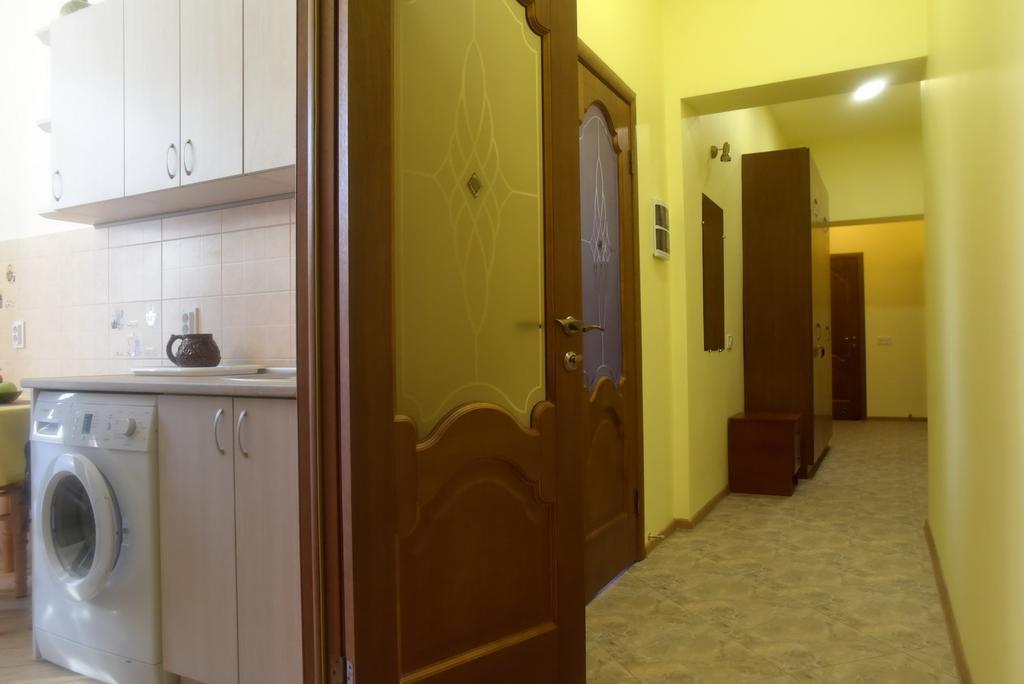 Apartment On Voloshyna Lviv Ngoại thất bức ảnh